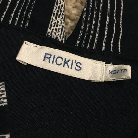 Dual Shoulder Strap Barcode Striped Button Down Tank - Picture 10 of 16